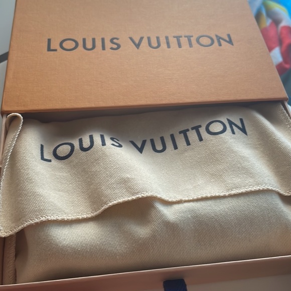 💲8️⃣2️⃣5️⃣❤️MINI POCHETTE ACCESSOIRES                in Damier Ebene❤️ - Picture 7 of 16